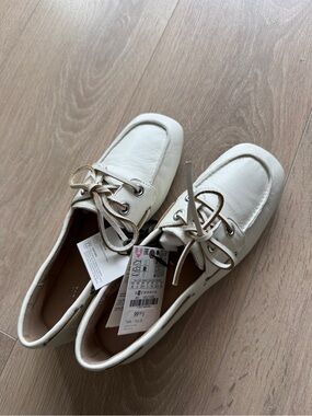 Women‘s White Leather Boat Shoes